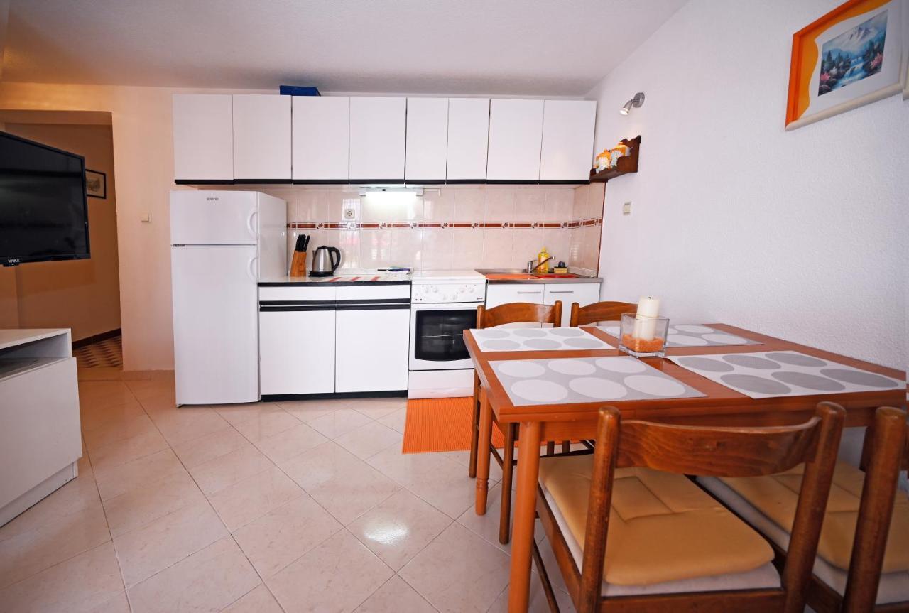 Apartments Mihovilovic - 50 M From Beach Slatine Cameră foto